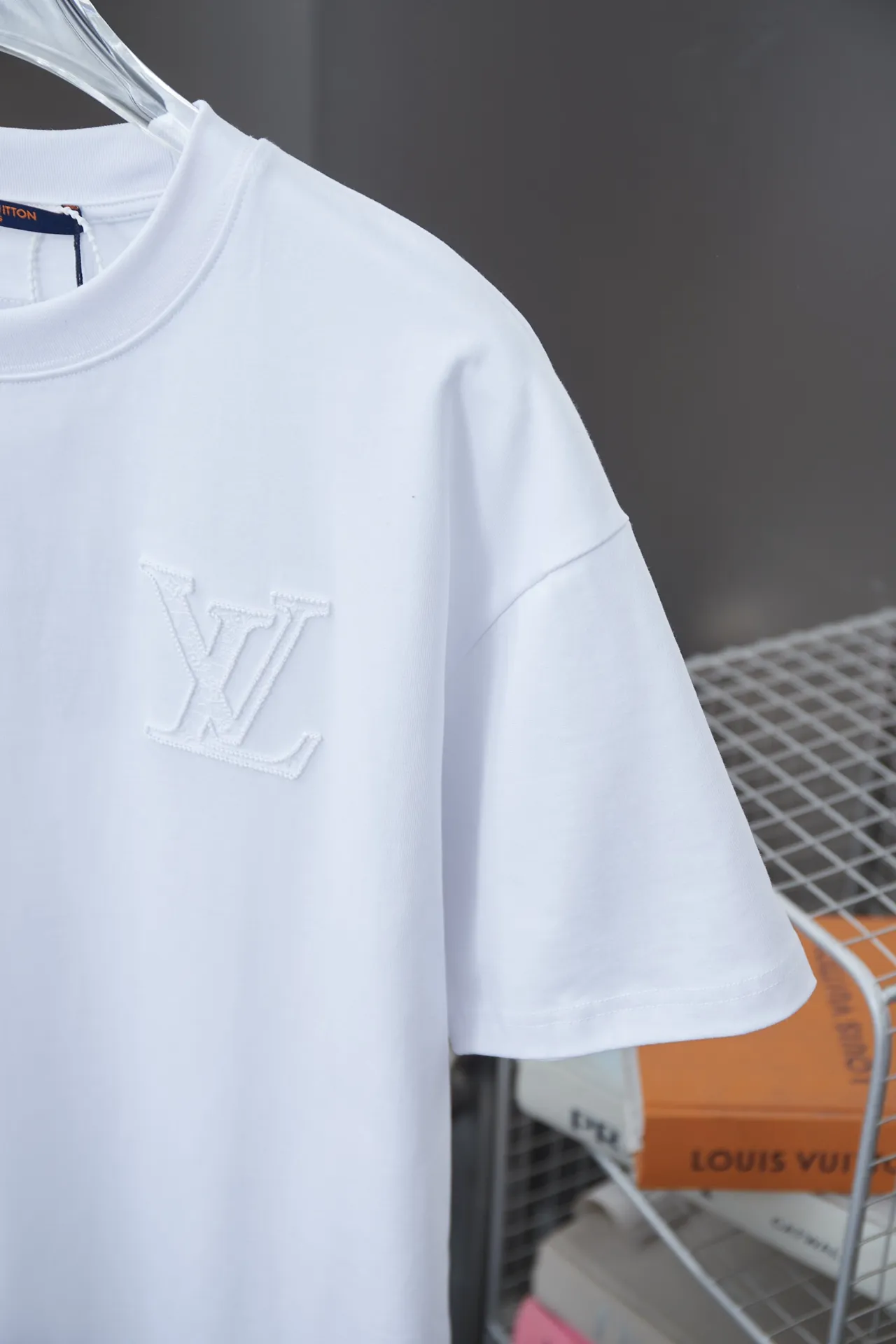 🅿️190 1V 25SS early spring new style Toothbrush embroidered logo short sleeves Light luxury essential item for daily commuting for men and women Correct version Welcome to compare Detailed features · 320g 100% pure cotton double yarn jersey fabric · Custom dyed in the same vat, special thickened 32 pieces double-strand 1X1 thread · Imported Tajima machine machine embroidery, toothbrush embroidered logo embroidery pattern + three-dimensional burnt flowers · Double-needle sewing and cross-seam technology · Original main mark, washed tag, brand moisture-proof paper packaging Color: black/white/pink Size: S/M/L/XLI